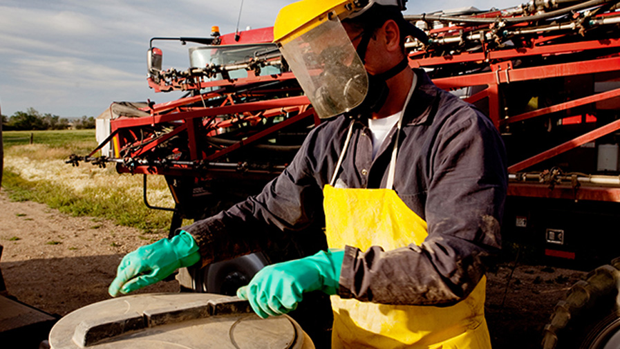 Produits Phytosanitaires Comment Les Manipuler Avec Precaution
